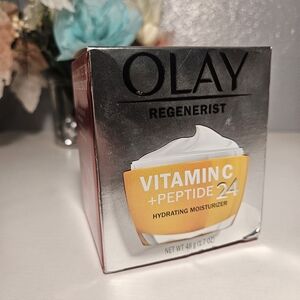 Olay Regenerist Vitamin C + Peptide 24 Hydrating Moisturizer